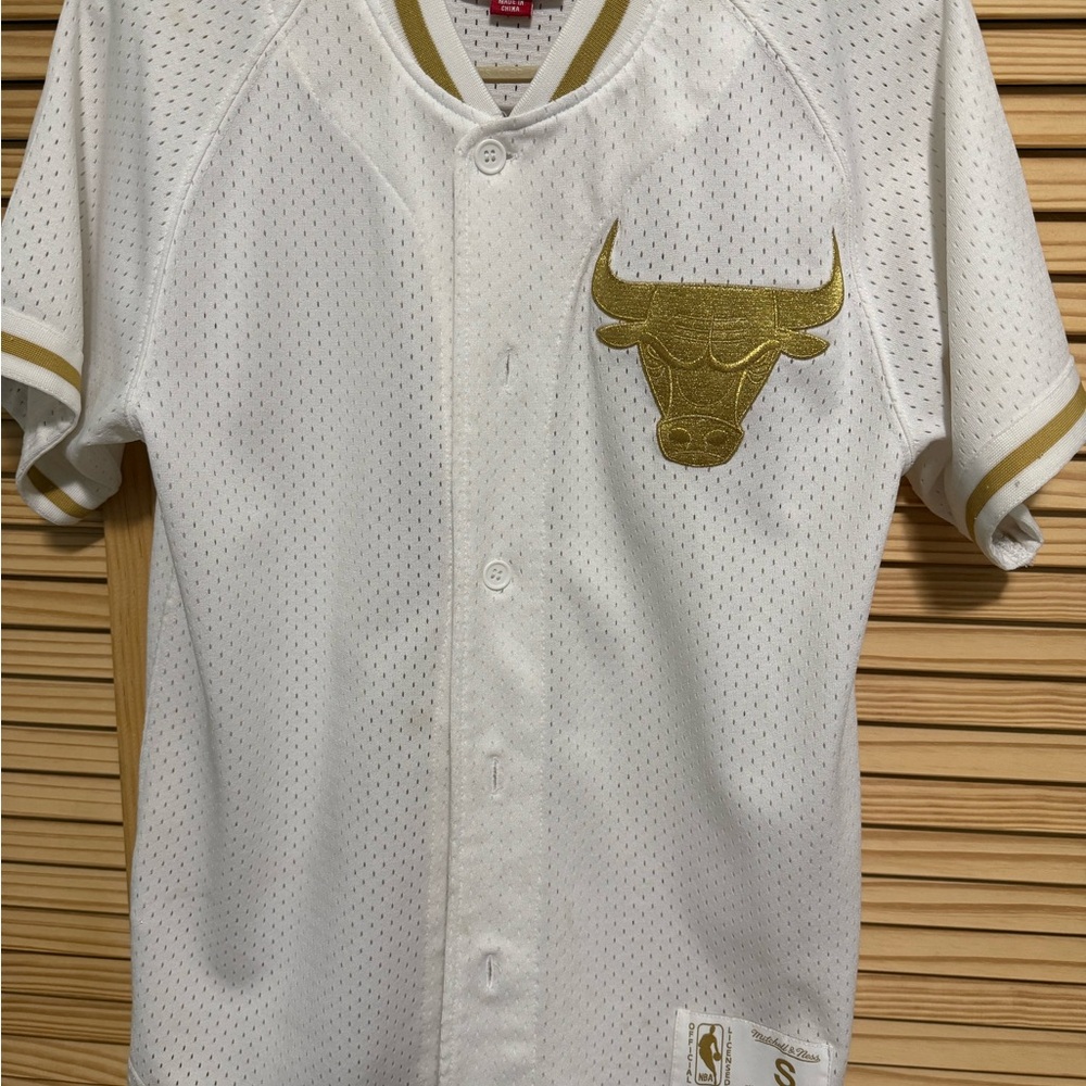 Mitchell & Ness White Mesh Jersey with Gold Stripe.  White superb for going out